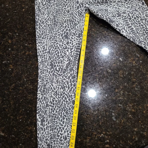 Frame Denim Le High Skinny Black and White Patterned Jeans - Picture 4 of 7